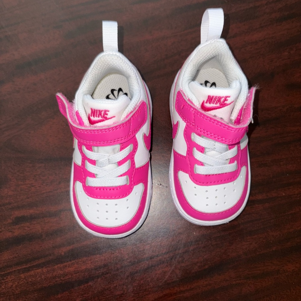 Nike Kids Sneakers in Pink and White